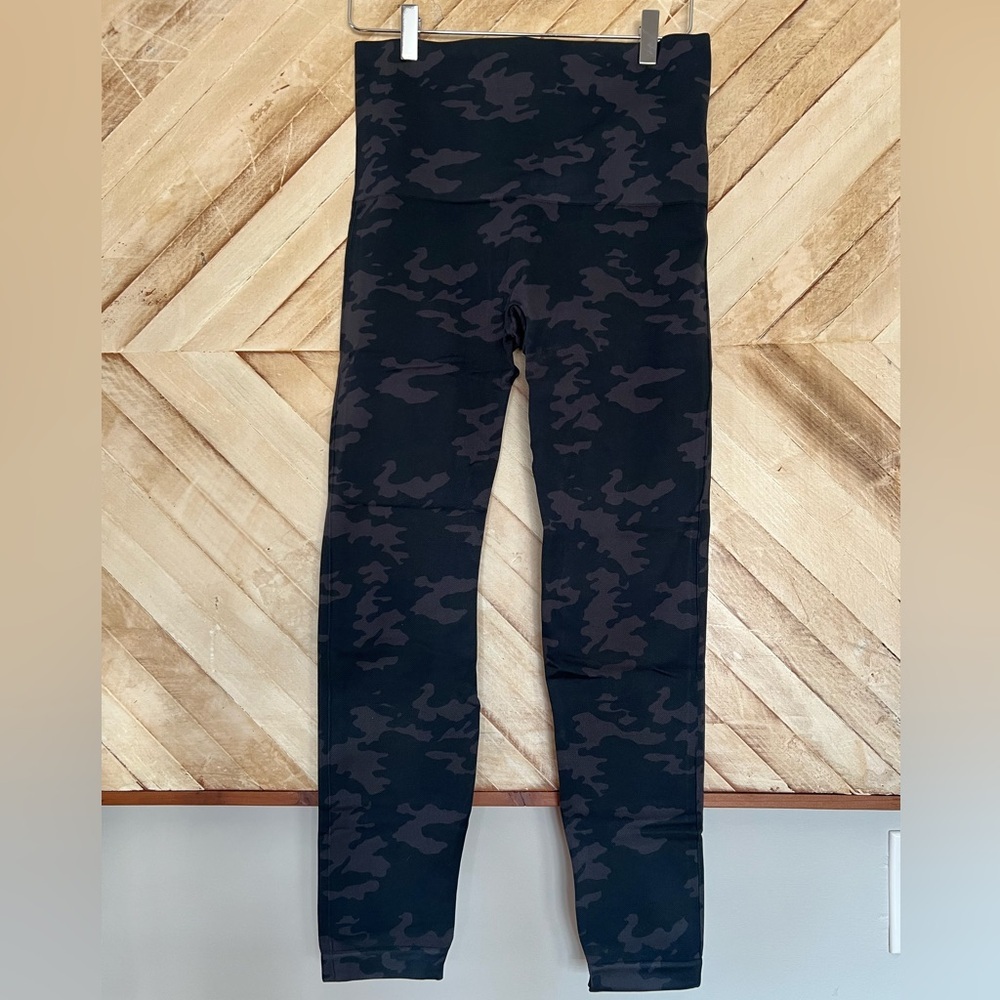 NWOT SPANX Black Leggings with Wide Waistband and Camouflage Pattern